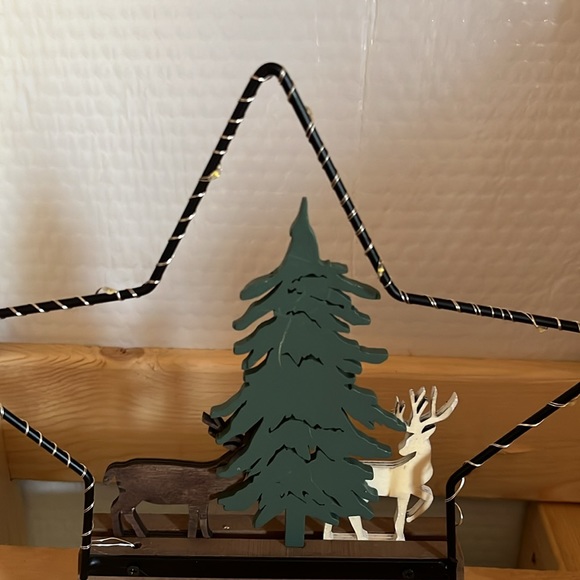 NWT Scene Decor that Lights Up - Picture 3 of 4